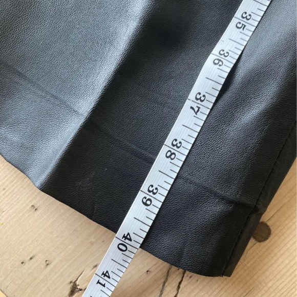 Straight cut black leather pants - Picture 2 of 11